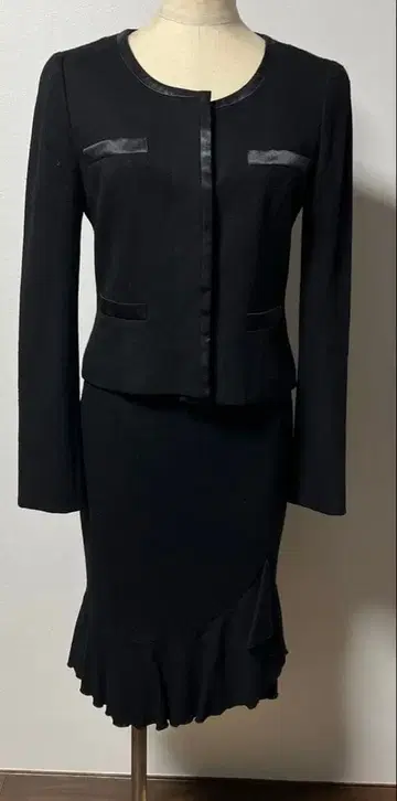 쿠 드 샹스 자켓 스커트 셋업 36 사이즈