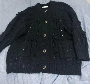 ZARA 비쥬 큐빅 버튼 니트 가디건