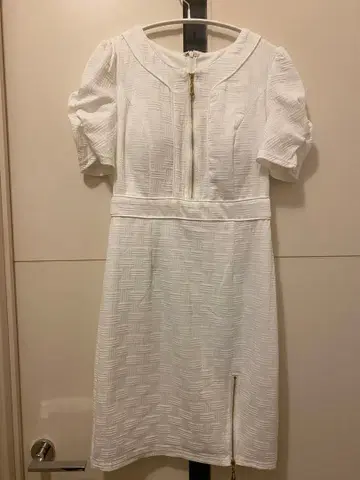 데이지 스토어 화이트 지퍼 드레스 퍼프 슬리브