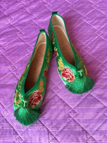 새틴 플랫 발레 슈즈 태슬 장식 포함