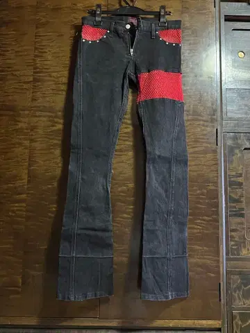블랙 데님 팬츠 레드 인터넷 패치