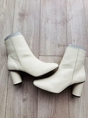 정가 28,600엔 야마다야 nouer 부츠 23.5