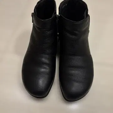 블랙 가죽 앵클부츠