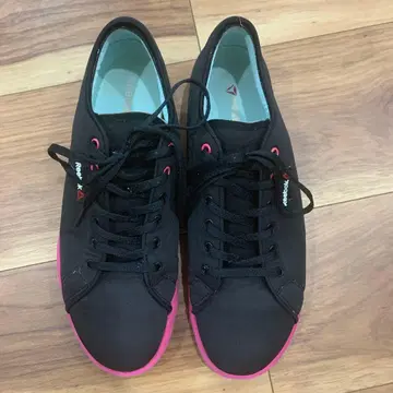 Reebok 블랙 핑크 스니커즈