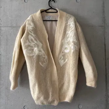 새상품급 Snidel 아이보리 자수 니트 가디건