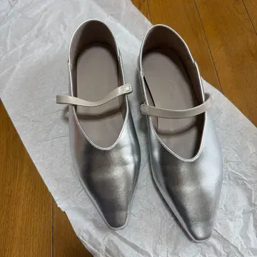 그린 레벨 릴랙싱 실버 스틸레토 플랫슈즈