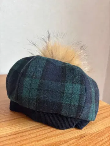 퍼가 달린 그린 계열 체크 베레모 겨울 잡화 크리스마스