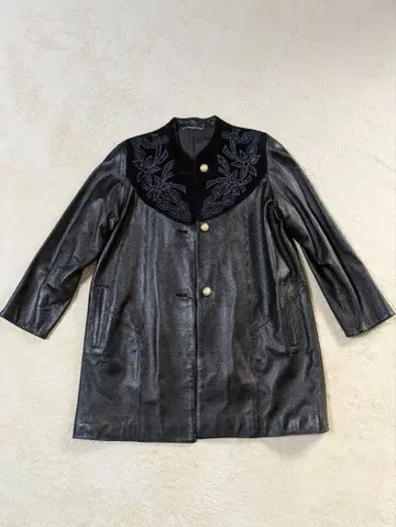 노카라 코트 가죽 느낌 자수 골드 버튼 블랙