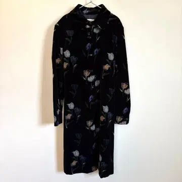 블랙 베이스에 꽃무늬 벨벳 긴팔 원피스