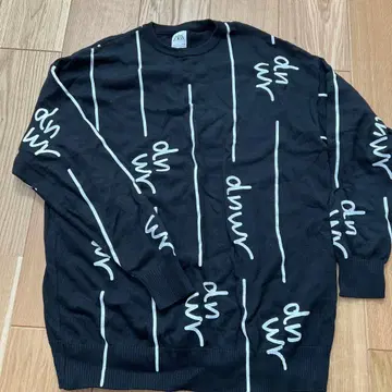 ZARA 스트라이프 프린트 크루넥 스웨터