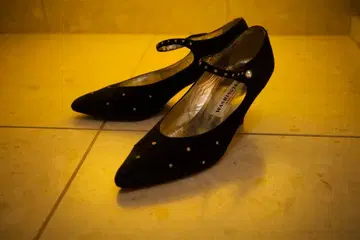 WASHINGTON GINZA TOKYO 스터드 장식 블랙 펌프스