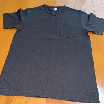 BARNS OUTFITTERS 다크 그레이 V넥 티셔츠