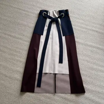 Eimee Law 에이미 로우 본딩 배색 스티치 타이트 스커트