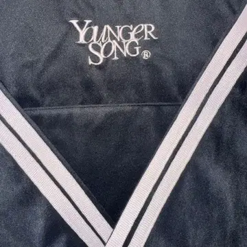 Younger Song 벨로아 트랙 하프 지퍼 자켓