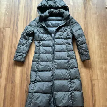 UNIQLO 그레이 후드 부착 롱 다운 코트