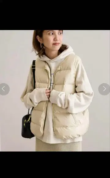 베이지 퀼팅 다운 베스트 슬리브리스