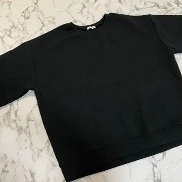 GYDA 블랙 트레이닝복 풀오버 엠보싱