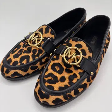 새상품급 마이클코어스 로퍼 7M 레오파드