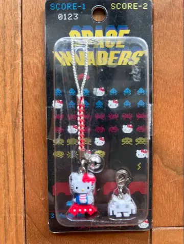 헬로키티 x 스페이스 인베이더 스트랩 2006년