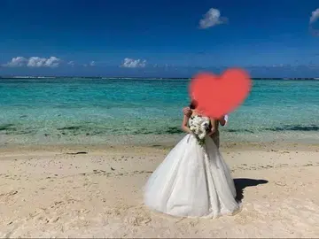 웨딩 드레스와 턱시도