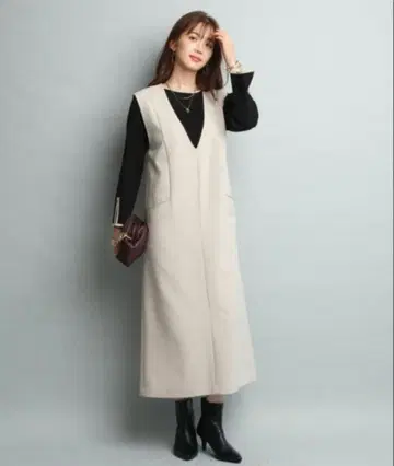 JUSGLITTY 저스길리티 V넥 점프스커트 베이지 0