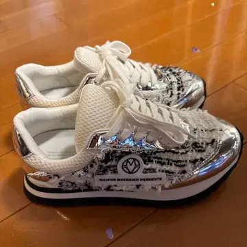 MAISON MAVERICK PRESENTS 스니커즈 실버/화이트