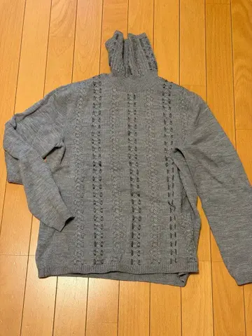 MadamJoconde 그레이 하이넥 울 케이블 니트 스웨터