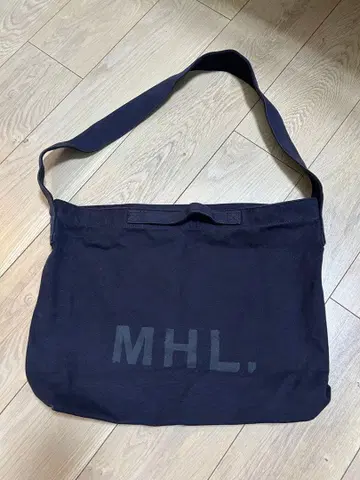 [ 새상품급 ] MHL. 숄더백 네이비