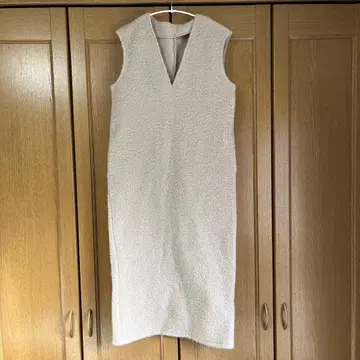 슬리브리스 니트 원피스 베이지