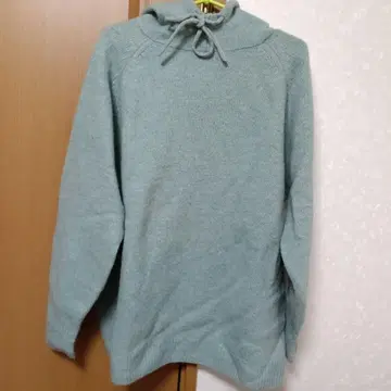 후드 부착 니트 스웨터 연한 파란색 클라네 CLANE