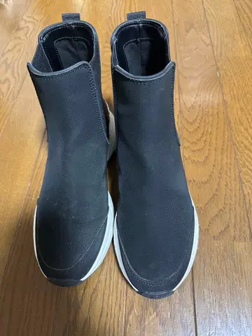 블랙 앵클부츠 통굽 밑창