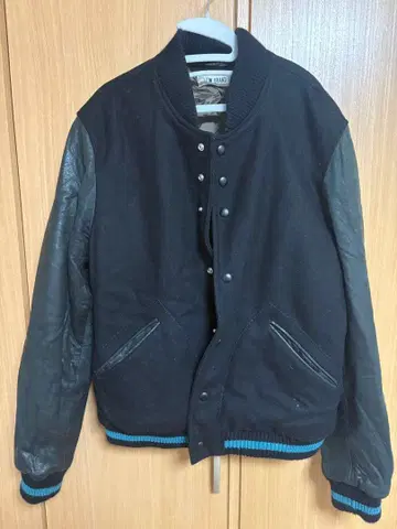 L(!)W BRAND 가죽 절개 바시티 자켓 블루종