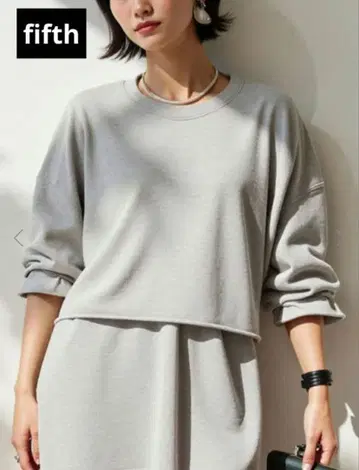 [ 새상품..택 포함 ] fifth 숏 기장 맨투맨 풀오버 스커트 S