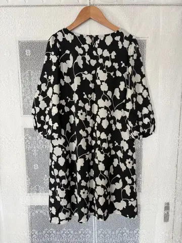 단시간 1회 착용 새상품급 어반 리서치 ROSSO 원피스