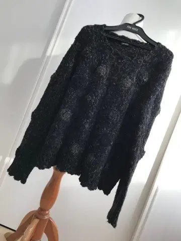 미사용 핑크하우스 2색 꽃 모티브 가득 꽃 버튼 블랙에 골드 가디건