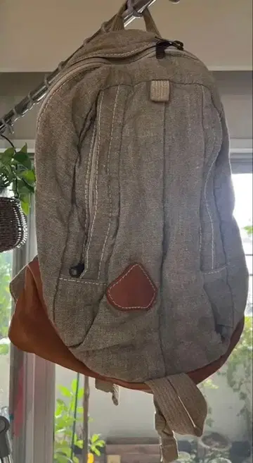 테라팩스 캐주얼 백팩 그레이와 브라운