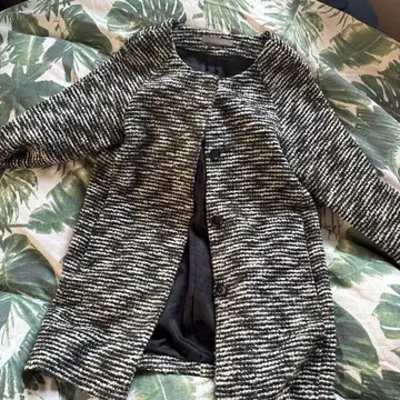 띠어리 럭스 노카라 코트 블랙 화이트 스트라이프