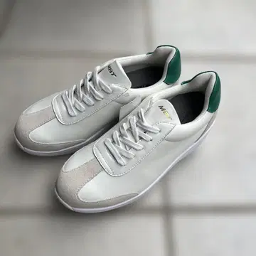 새상품 미사용 MBT 스니커즈 화이트/그린