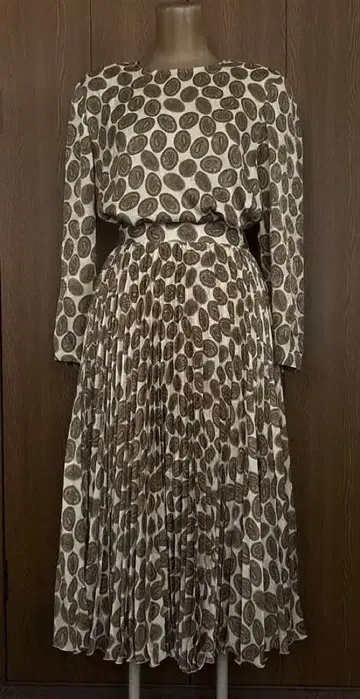 페이즐리 무늬의 레트로풍 스커트 셋업 CORDIER (40)