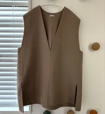 IENA 울 베스트 베이지 V넥 슬릿