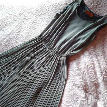 수영장 스튜디오 슬리브리스 플리츠 롱 원피스