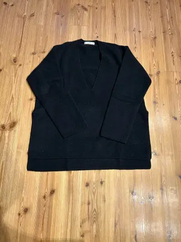 LOHEN 블랙 V넥 니트 긴팔