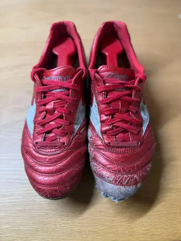 Mizuno Morelia 레드 축구화