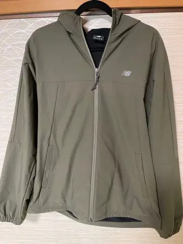 뉴발란스 나일론 후드티 점퍼