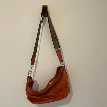 브라운 가죽 숄더백 aniary