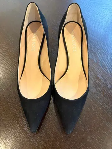 거의 새상품 NINA RICCI 블랙 스웨이드 하이힐 36