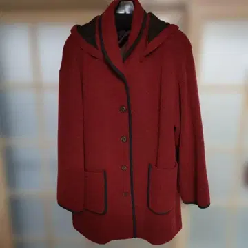 후드 부착 빨간색 숏코트