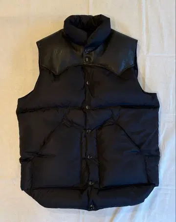 Rocky Mountain Featherbed 블랙 다운 베스트 40 L