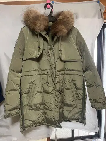 아이순나 올리브 그린 다운 자켓