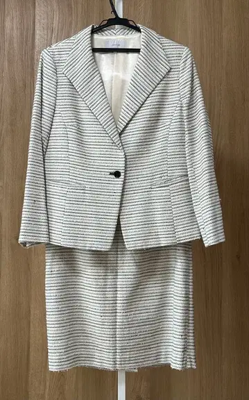 UNTITLED 스트라이프 스커트 수트 44호